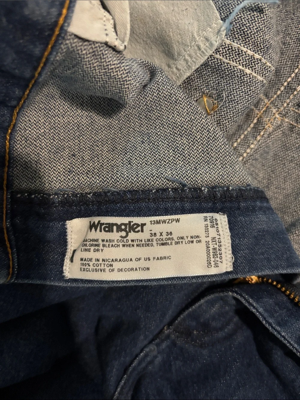 Wrangler Men's cowboy cut jeans in Deep Blue Denim